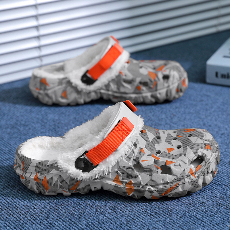 Men Shoes Runners - 新しいメンズスリッパ 冬用 軽量EVA メンズクロッグ ファッションホールシューズ カップル用