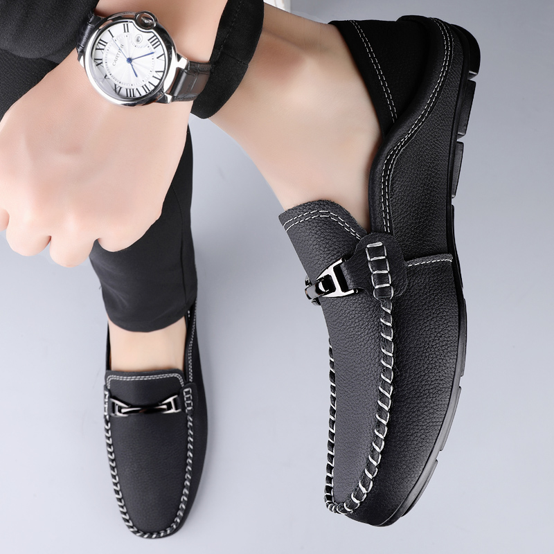 Men Shoes Official - 高級ブランドの新品メタルバックルローファー。ファッション性の高いポインテッドトゥのドレスシューズ。男性用、フォーマルな場にも適したソフトソールの牛革製ウェディングシューズ。フラットシューズ、メンズ、ブラック。