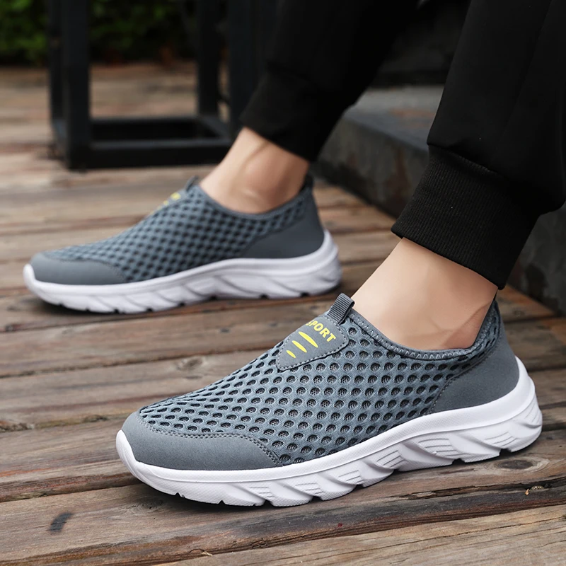 通気性のメンズカジュアルスニーカー軽量男性加硫靴屋外男性ロー - Men Shoes Xxl のレビューと価格