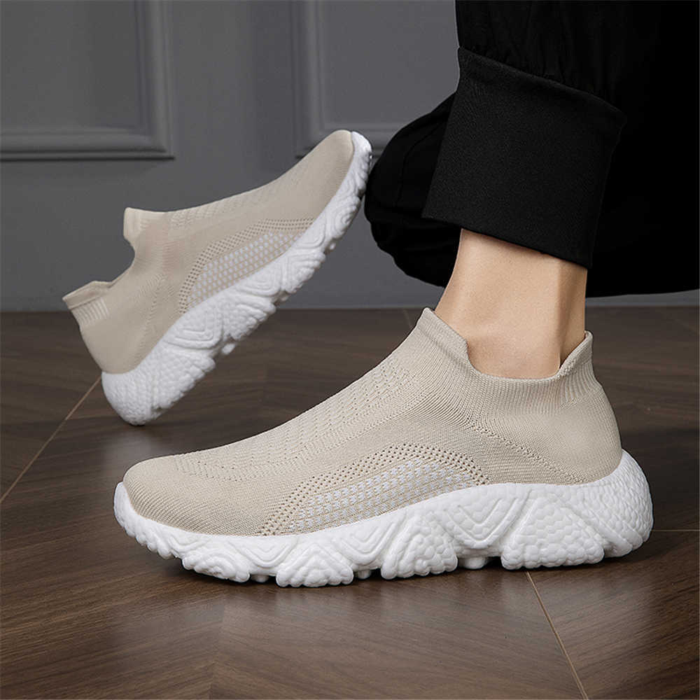フラットな外観がヴィンテージスニーカーを強調する フラットシ - Men Shoes Runners のレビューと価格