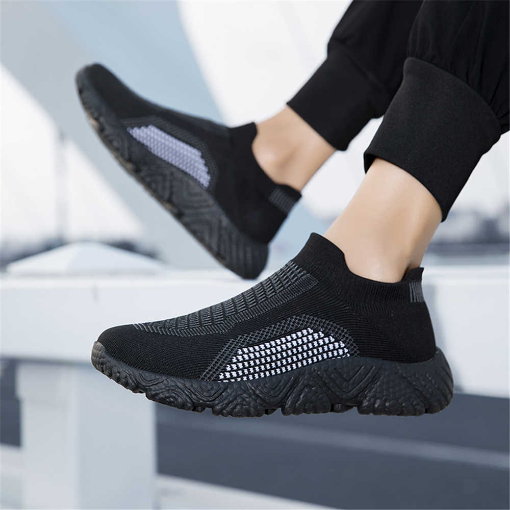 フラットな外観がヴィンテージスニーカーを強調する フラットシ - Men Shoes Runners のレビューと価格