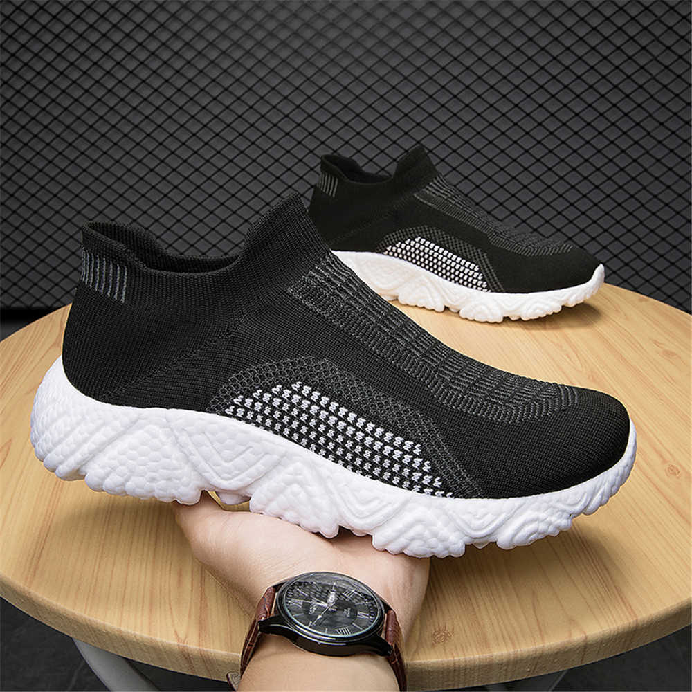 フラットな外観がヴィンテージスニーカーを強調する フラットシ - Men Shoes Runners のレビューと価格