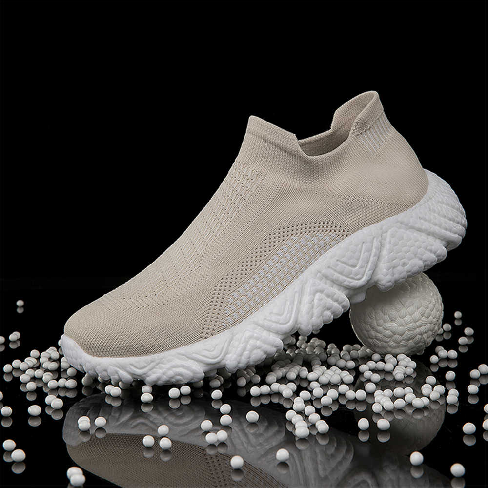 フラットな外観がヴィンテージスニーカーを強調する フラットシ - Men Shoes Runners のレビューと価格